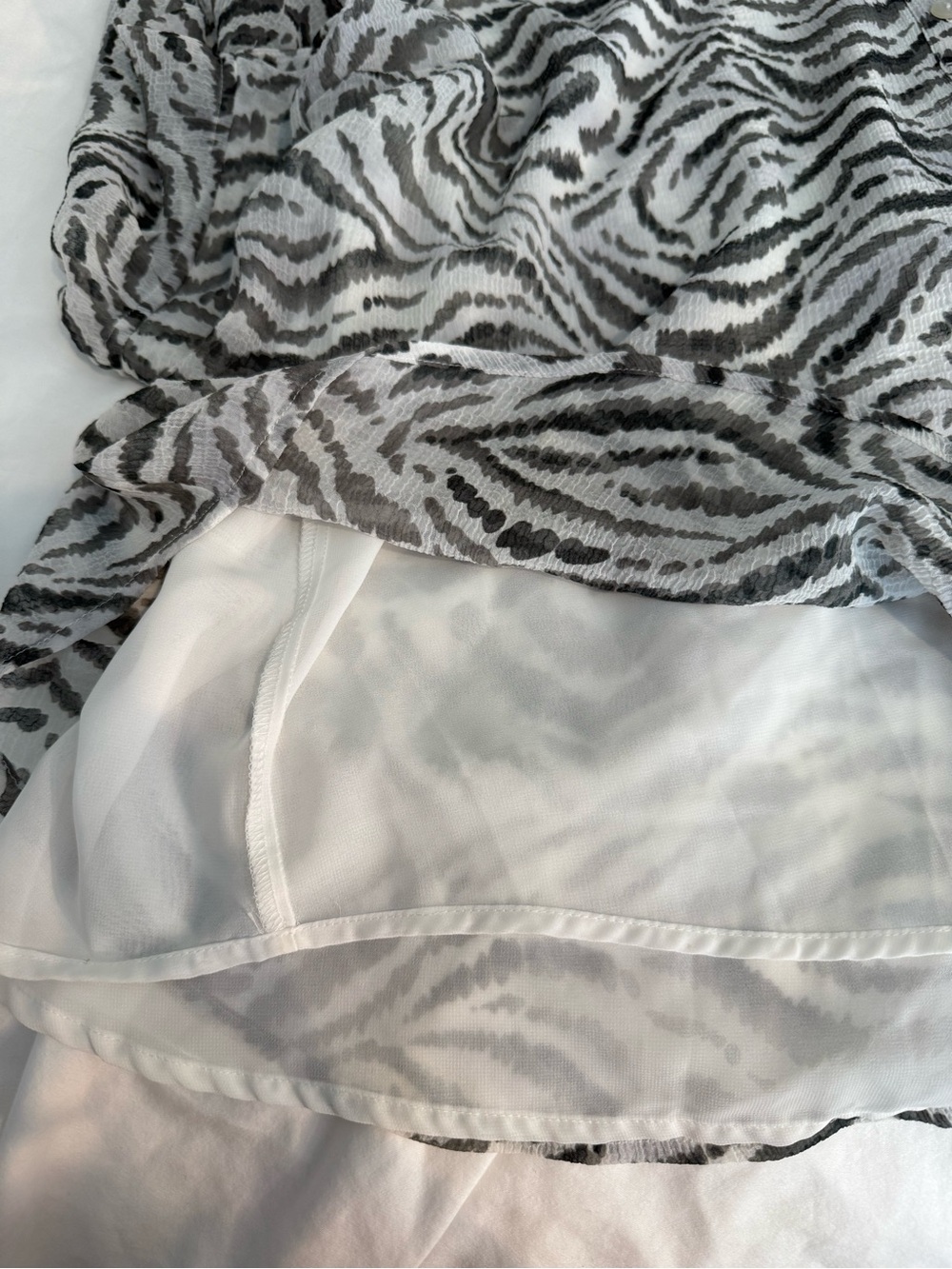 Plus Size Alfred Dunner White and Gray Zebra-Print Button-Down Shirt 22W - Picture 9 of 9